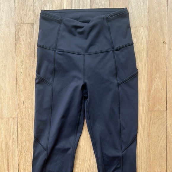 LULULEMON size 2 25” LEGGINGS with POCKETS - Picture 2 of 8